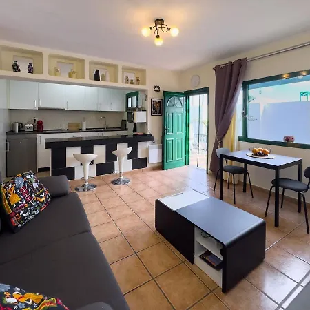 Playa Park 17, Charming One Bed Daire Puerto del Carmen (Lanzarote)
